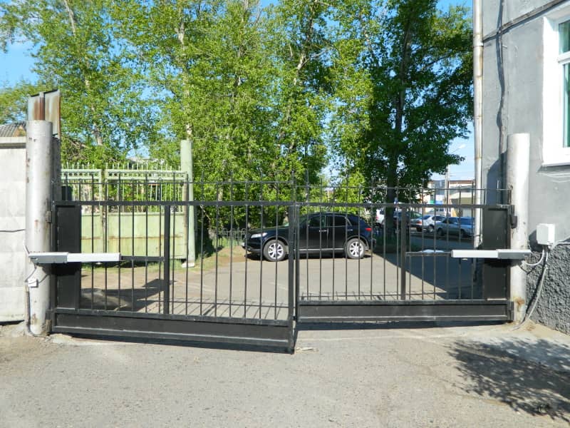 Уличные ворота DoorHan в Кузнецке с установкой