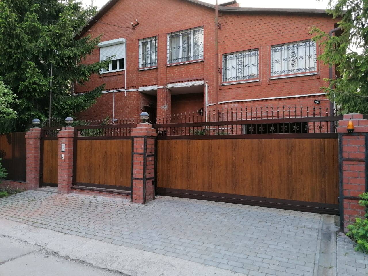 Уличные ворота DoorHan в Кузнецке с установкой