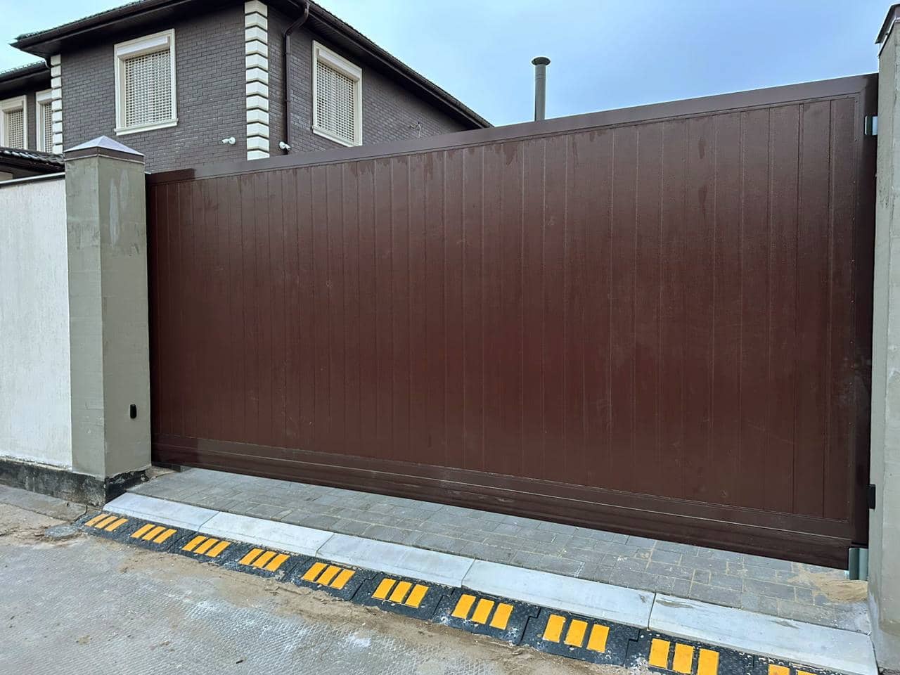 Уличные ворота DoorHan в Кузнецке с установкой