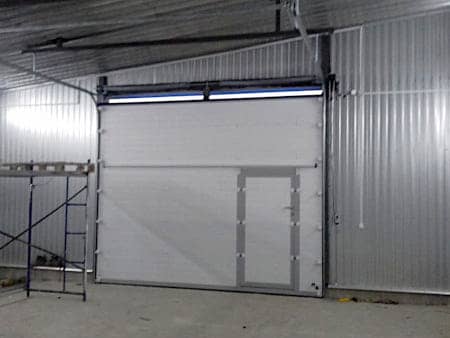 Подъемные ворота с калиткой для гаража в Кузнецке